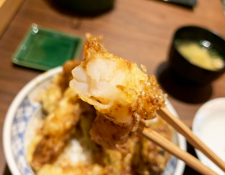 We visit the Japanese branch of a Singaporean restaurant serving Singaporestyle tempura
