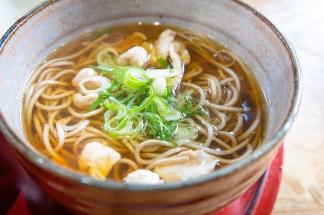 Should you turn your bowl upside down after eating at a Japanese restaurant?