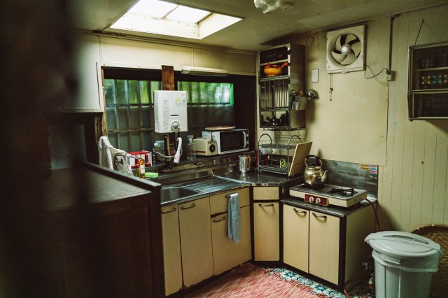 Osaka man finds stranger eating in his kitchen at night, stranger dies shortly after