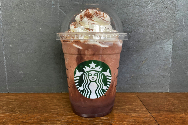 Starbucks Japan releases a surprise Chocolate Tea Cake Frappuccino【Taste Test】