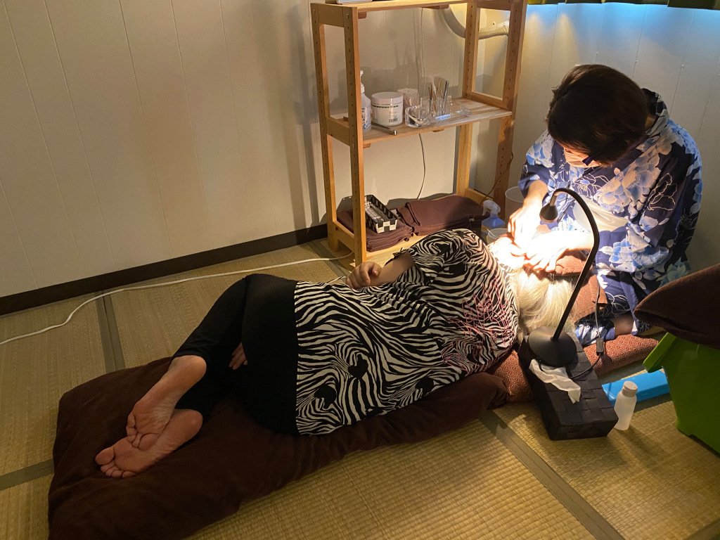 Japan’s lappillow earcleaning salons aren’t just for pervy guys, we