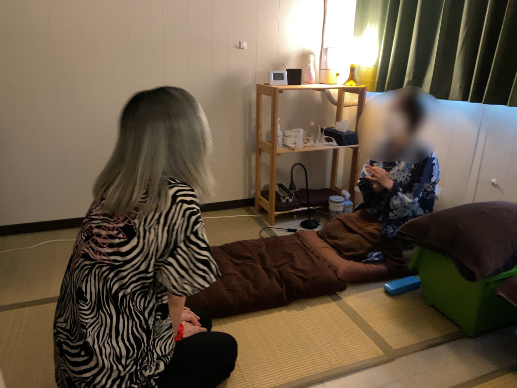 Japan’s lappillow earcleaning salons aren’t just for pervy guys, we