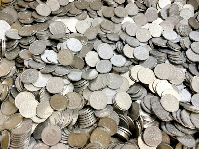 How Many Rare Coins Are In Our Pile Of 100,000 One-yen Coins 