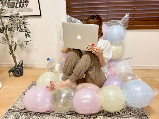 100-yen shop furniture: we made a balloon bed you can actually sleep on for less than four bucks
