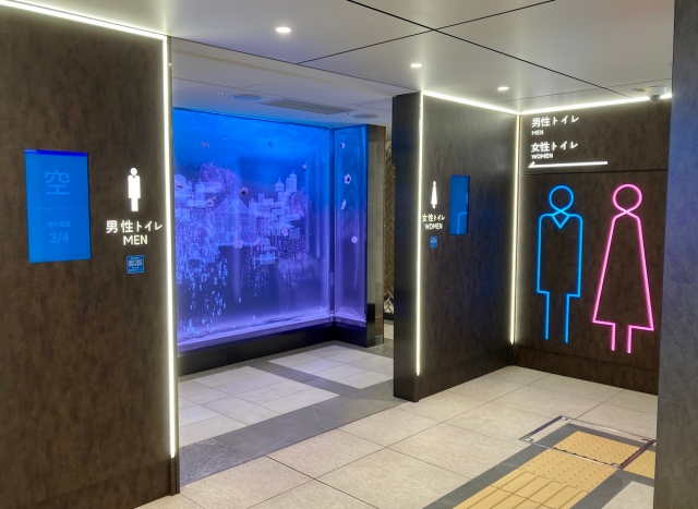 Tokyo Station Waterscape Toilet looks more like an aquarium than a bathroom