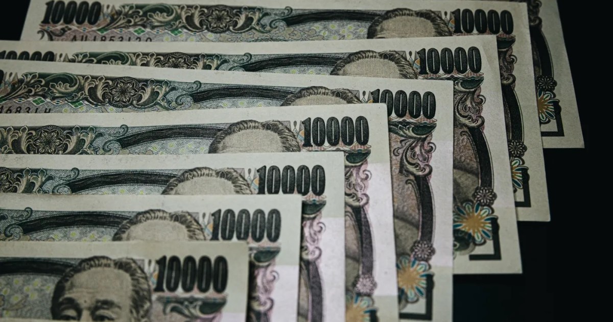 Japanese woman finds wallet with 1 million yen, does the right thing