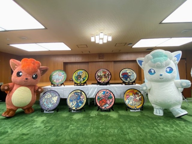 Eight new Pokémon manhole covers featuring Vulpix spawn in snowy Hokkaido Prefecture