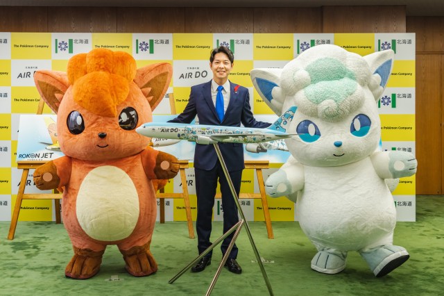 New adorable, two-color Vulpix airplane will take you to Hokkaido, not even for a limited time