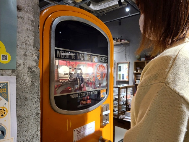 Vintage coin-operated “weight machine” found in Kyoto stationery store