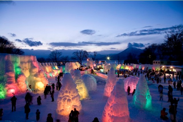 日本の千歳支笏湖氷祭りの様子を体験するチャンス