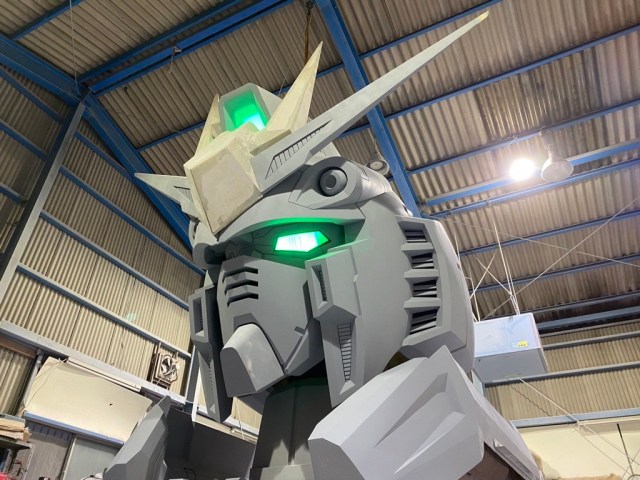 Japan’s new life-size Gundam statue, the biggest yet, is now standing tall, has head【Pics, vids】