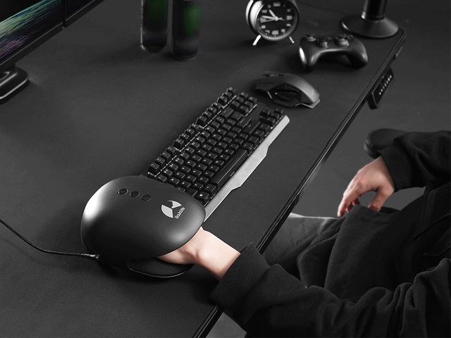 Japanese gamer gear company’s gaming massager wants to keep your fingers, palms in fighting shape