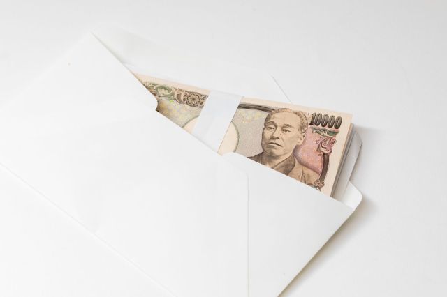 Osaka residents find mysterious cash gifts in their letterboxes