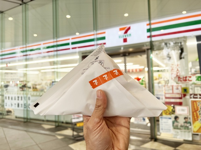 Japanese convenience store’s new “phantom” cream doughnuts are sinfully good
