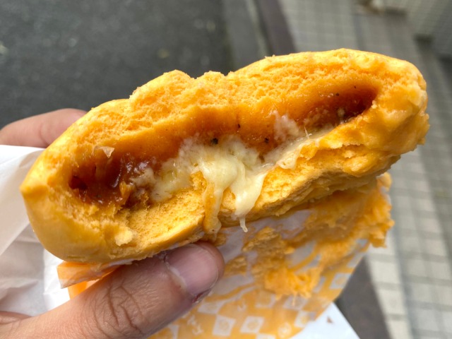 Which Japanese convenience store sells the best pizza bun?【Taste test ...