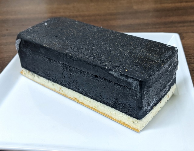 Roasted nori seaweed cake might be a dessert even more Japanese than matcha sweets【Taste test】