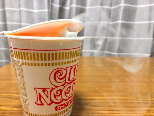 We try the new Cup Noodle Humidifier from Nissin
