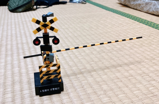 Japan’s realistic railroad crossing capsule toys bring back painful memories for Mr. Sato