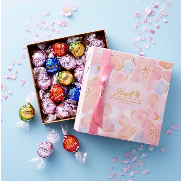 Lindt releases world’s firstever Sakura Lindor ball in Japan