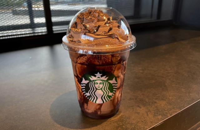 Starbucks Japan’s newest Frappuccino is the only date we need this Valentine’s Day