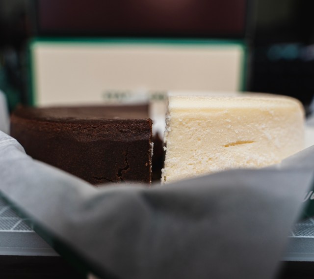 We sample both of the “secret” Starbucks cakes that you can only order online