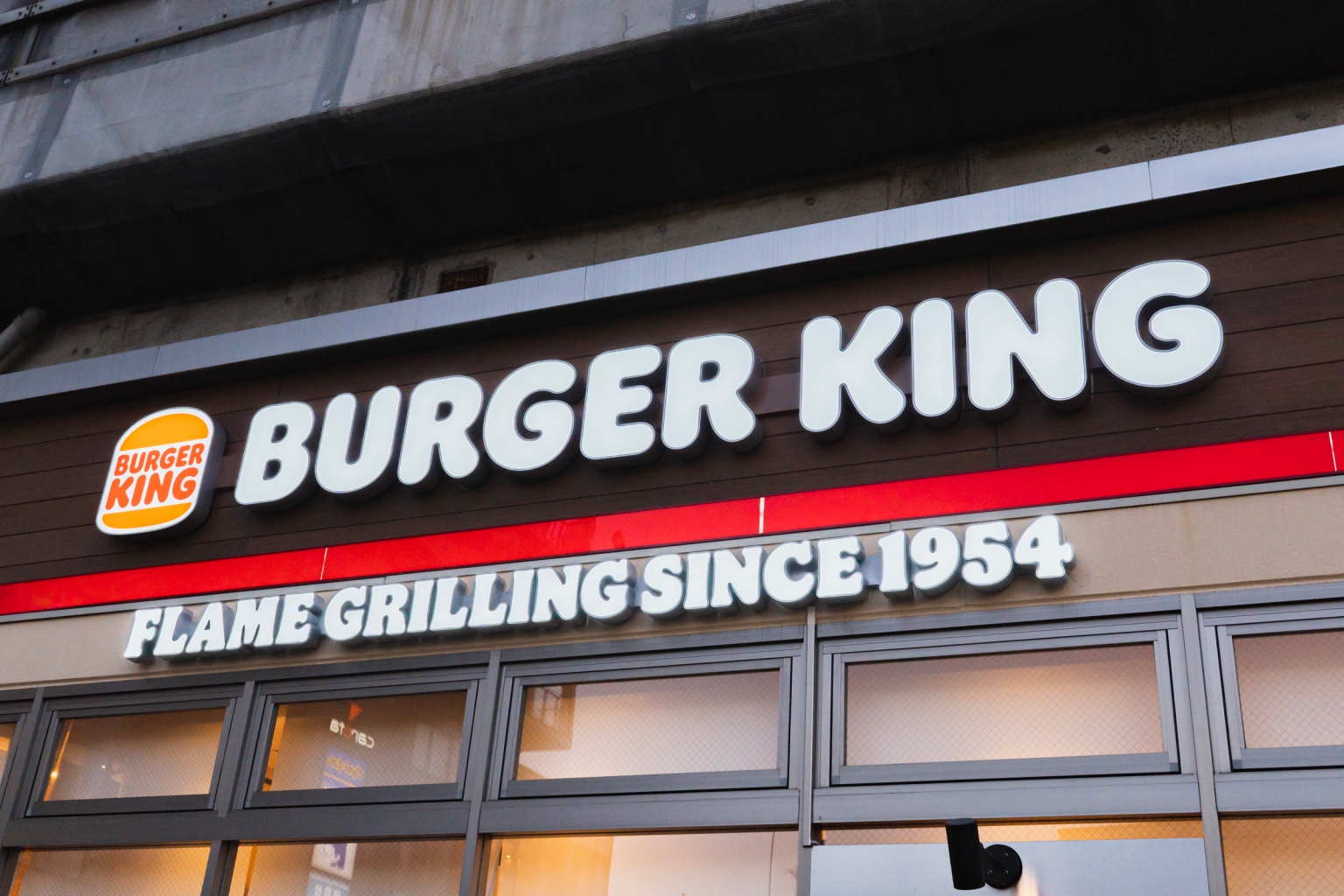 We do battle with the King Yeti from Burger King Japan | SoraNews24 ...