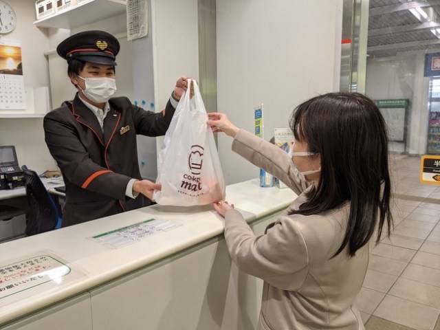 Japanese trains now even more convenient as new service lets you pick up groceries at station