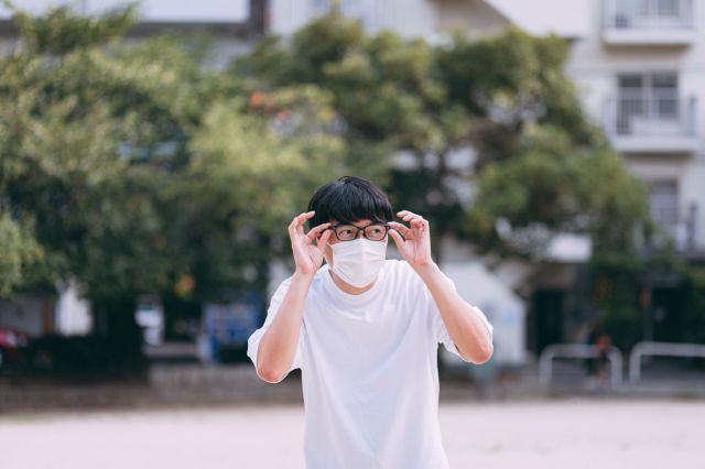 How to stop your glasses from fogging up when wearing a mask
