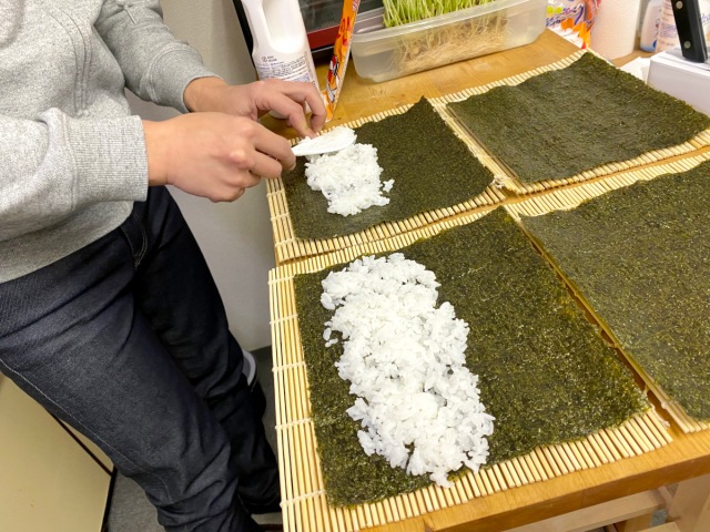 Everyone in the office works together to make a “Dark Ehomaki Sushi Roll” for Setsubun