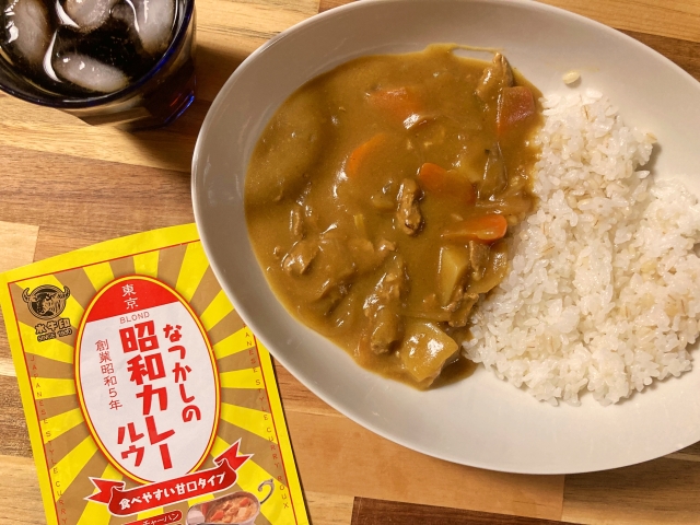 What does Showa-era curry taste like? We try making some with an old-timey roux
