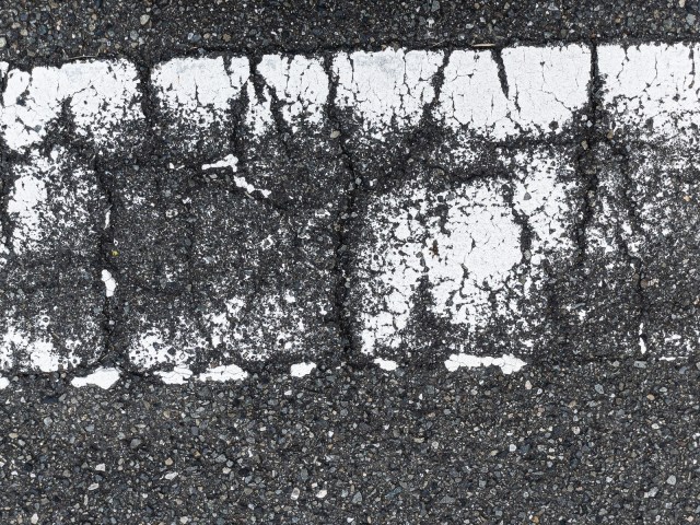 Huge cracks in Tohoku Expressway caused by earthquake fixed the same afternoon