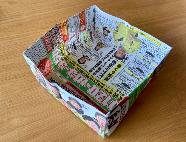 The Japanese art of making trash containers from old papers