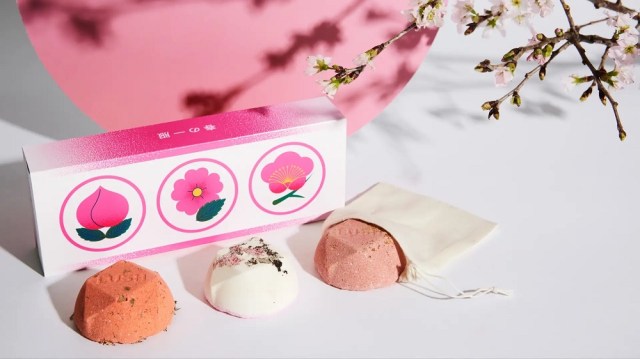 Lush releases sakura bath bomb as part of new designed-in-Japan floral lineup【Photos】