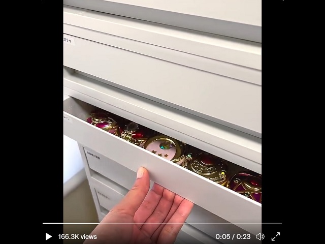 Amazingly organized Sailor Moon treasure drawer is inspiration to anime fans and neat freaks【Vid】