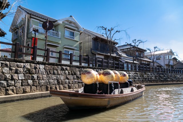 Takoyaki boat tray comes to life in Japan, sails down river near Tokyo
