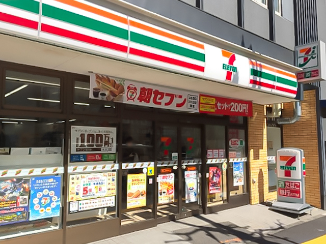 8 eleven store and cafe