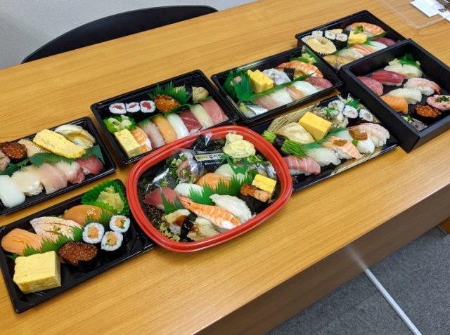 Who’s got the best, cheapest one-person sushi delivery in downtown Tokyo? Mr. Sato investigates!