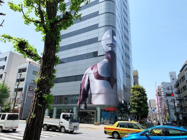 1:1-scale Ultraman artwork appears on headquarters of Japan’s biggest toymaker【Photos】