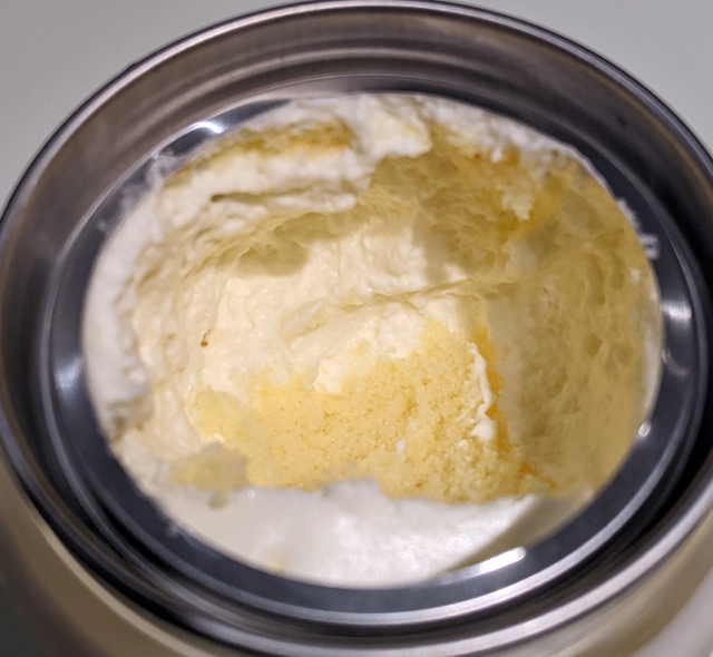 Weird Japanese vending machine find of the day: Cream in cans