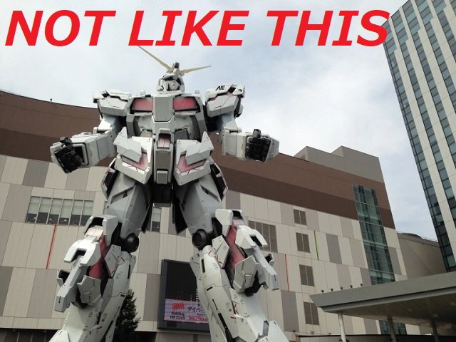 Girlfriend shows Gundam fan an extremely clever new way to photograph the life-size mech in Tokyo