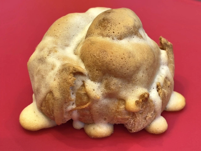 In the search for the perfect crunchy cream puff, we try Beard Papa’s new cookie-topped choux
