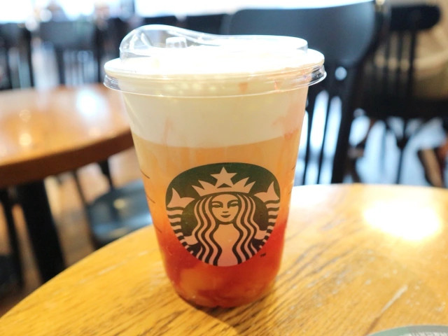 Taste-testing the Strawberry Mango Oolong Tea at Starbucks Taiwan