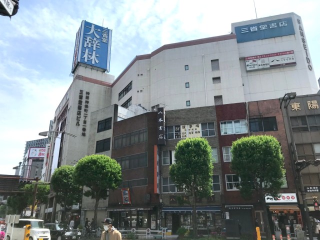 Tokyo losing landmark bookstore, giant bookmark created to mark its place【Photos】