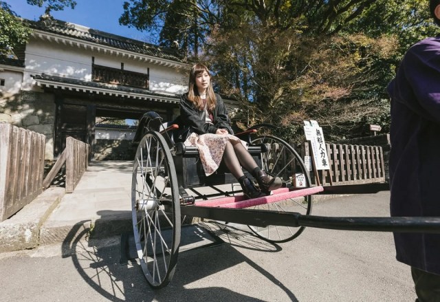 Why are almost all women you see riding rickshaws in Japan cute? We ask a pro, learn two reasons
