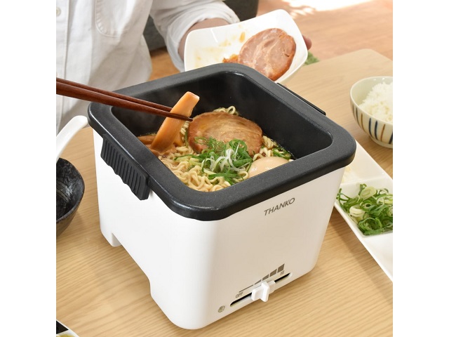 Japan’s one-person instant ramen pot may be the one and only cooking gadget we need