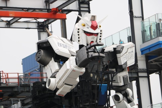 Best field trip ever? Japanese schoolkids get to control the full-scale  moving Gundam's hand