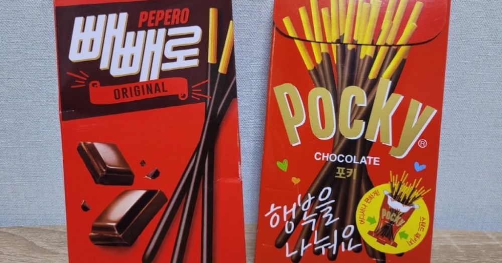 ポッキーvs.同じ人気の韓国と日本のスナックを味わってください。 ペペロ