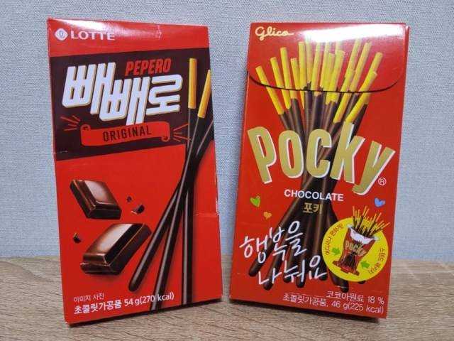 似たような人気の韓国と日本のスナックを試食します：ポッキーvs. コショウ