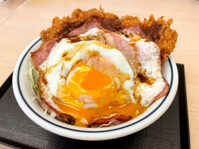 Bacon and Egg Sauce Katsudon: A new way to eat breakfast in Japan