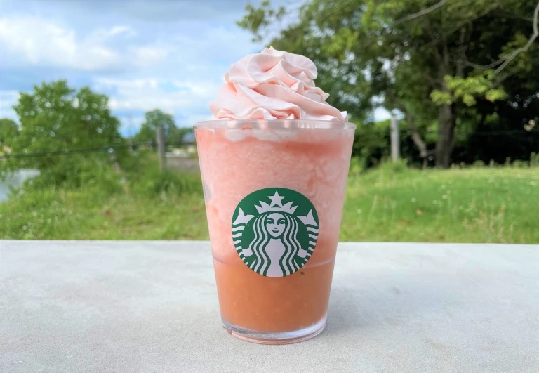 いちごストロベリー　白桃MOMO More peach is the name of the game with Starbucks Japan's Momo